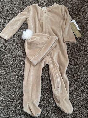 Baby Fuzzy Soft Footed Sleeper Pom Pom Hat Set 6-9 Months Neutral NWT